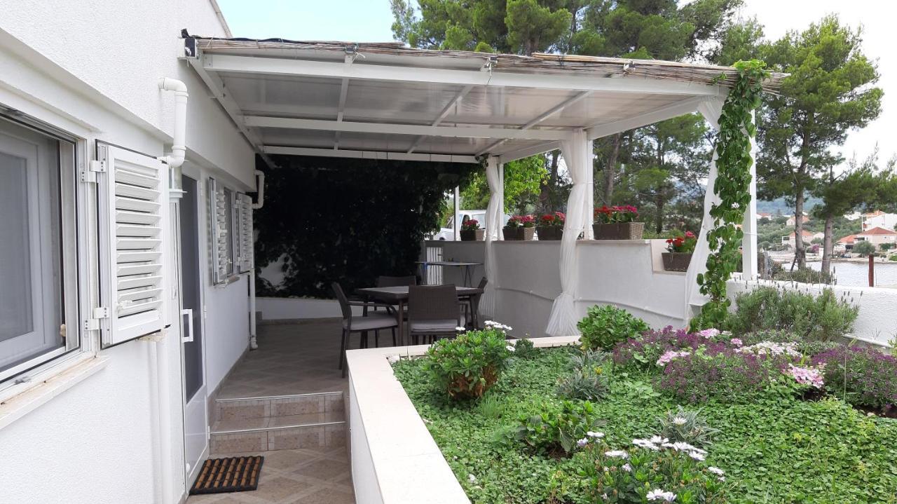 Studio Apartman Kornelija Lumbarda Ngoại thất bức ảnh